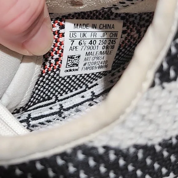 Adidas Yeezy Boost 350 V2 in White and Black - Picture 7 of 7
